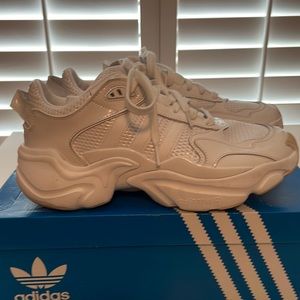 Womens Adidas Magmur Runner